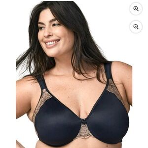 WonderBra Plus Style No Poke Underwire Bra. Black with lace trim